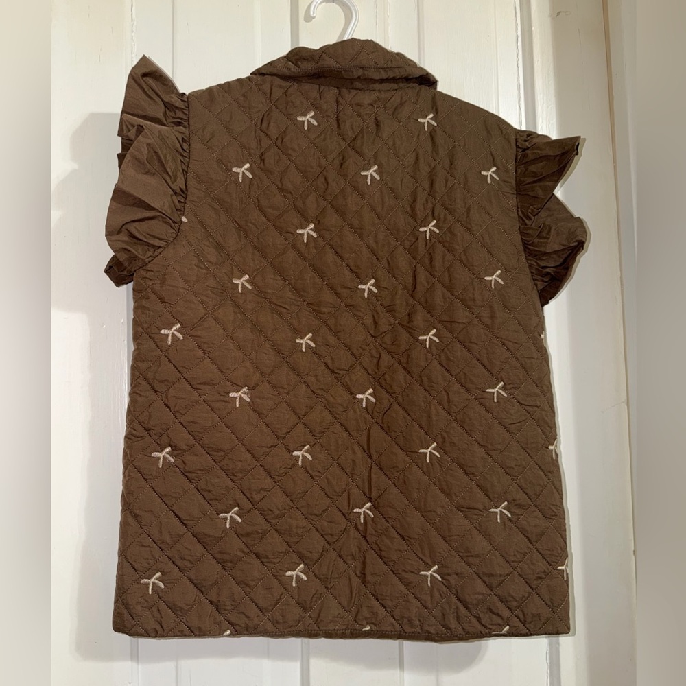 Women's size medium Homebody‎ Brown Quilted Vest with Ruffle Sleeves bow design - Picture 2 of 5
